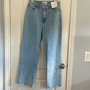 A&F Curve Love the 90’s Relaxed Jean High Rise